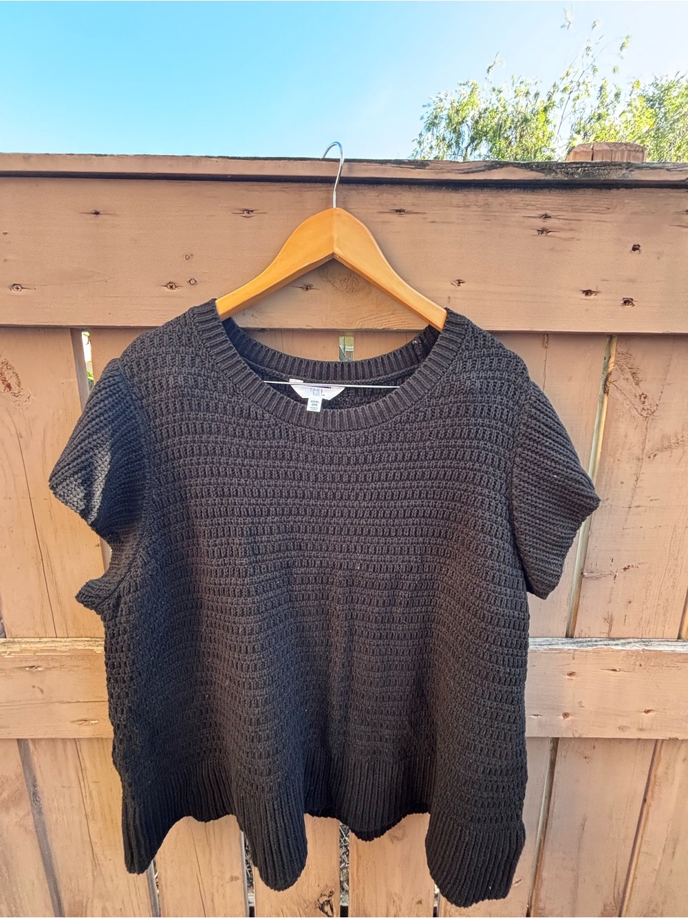 Black Short-Sleeve Crew Neck Knit Sweater - EUC